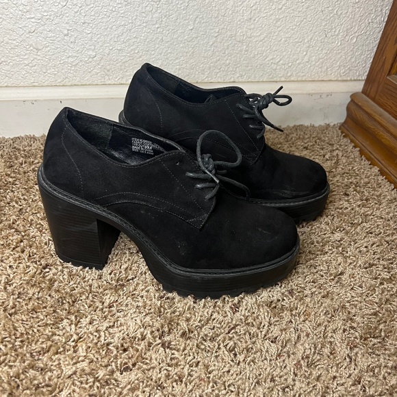 Torrid Oxford Suede Shoes/ Chunky Heel / Size 9.5 - Picture 1 of 4